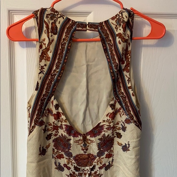 Urban Outfitters floral dress with open back - Picture 4 of 5